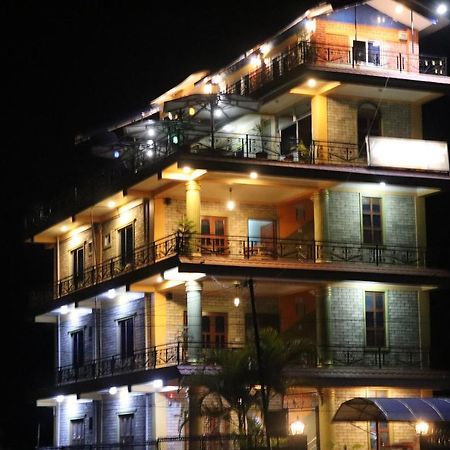Hotel Young's Stupa Ranipauwa Bagian luar foto