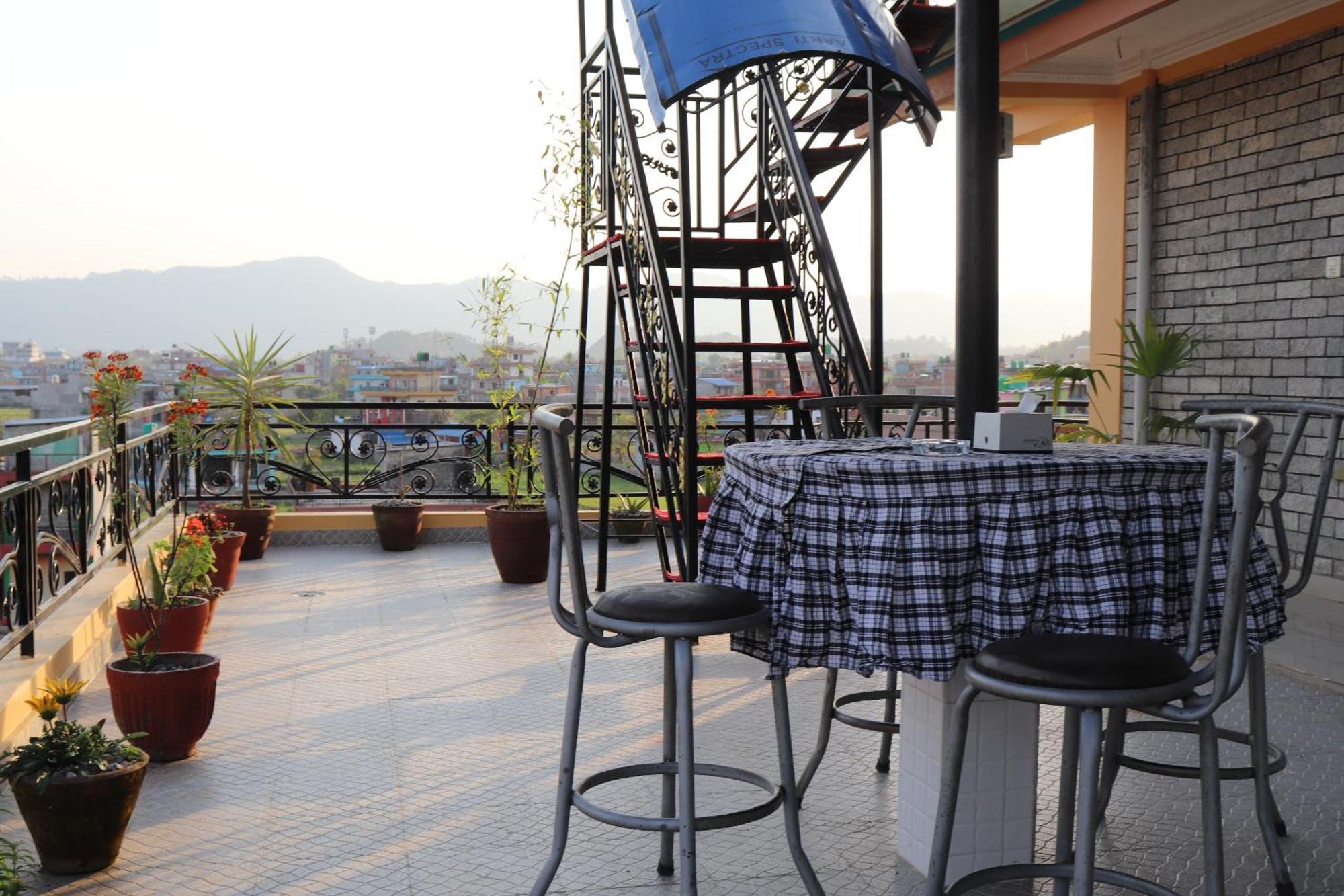 Hotel Young's Stupa Ranipauwa Bagian luar foto