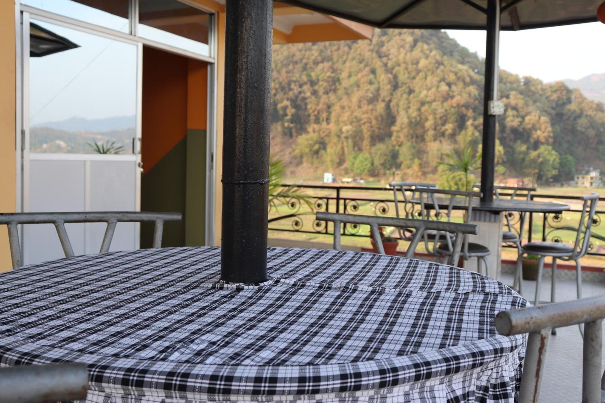 Hotel Young's Stupa Ranipauwa Bagian luar foto