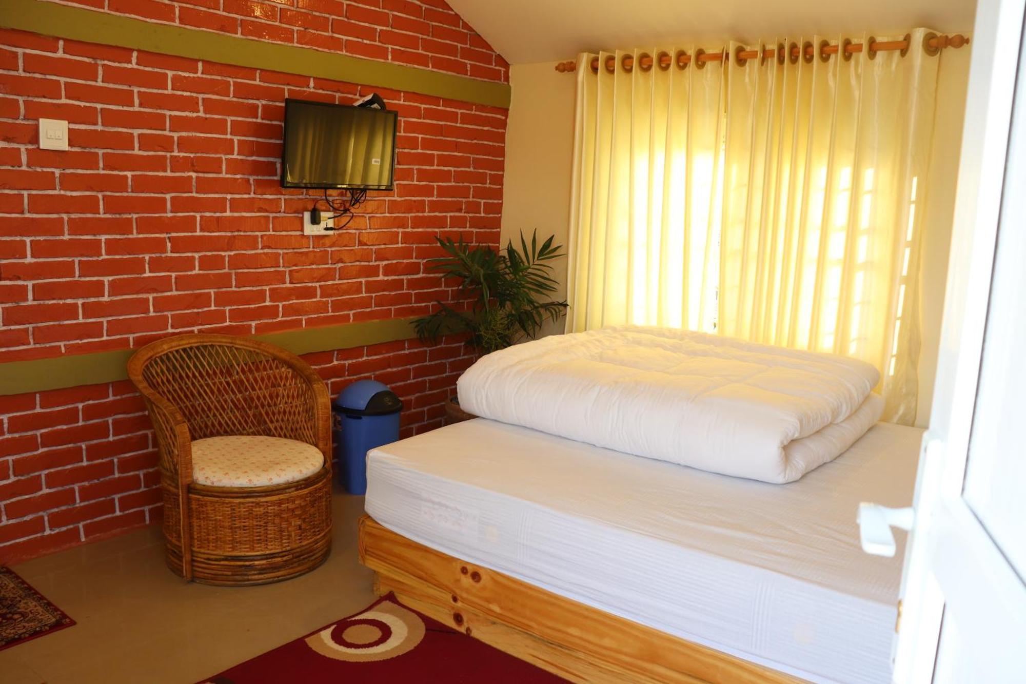 Hotel Young's Stupa Ranipauwa Bagian luar foto