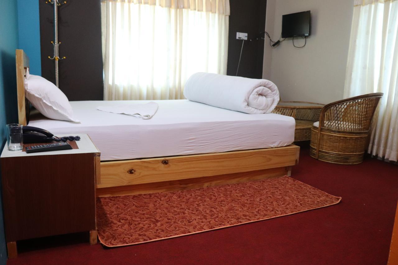 Hotel Young's Stupa Ranipauwa Bagian luar foto