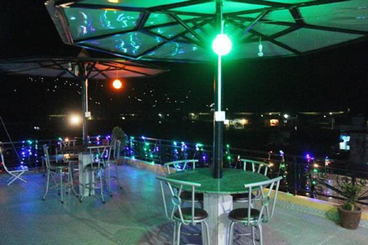 Hotel Young's Stupa Ranipauwa Bagian luar foto