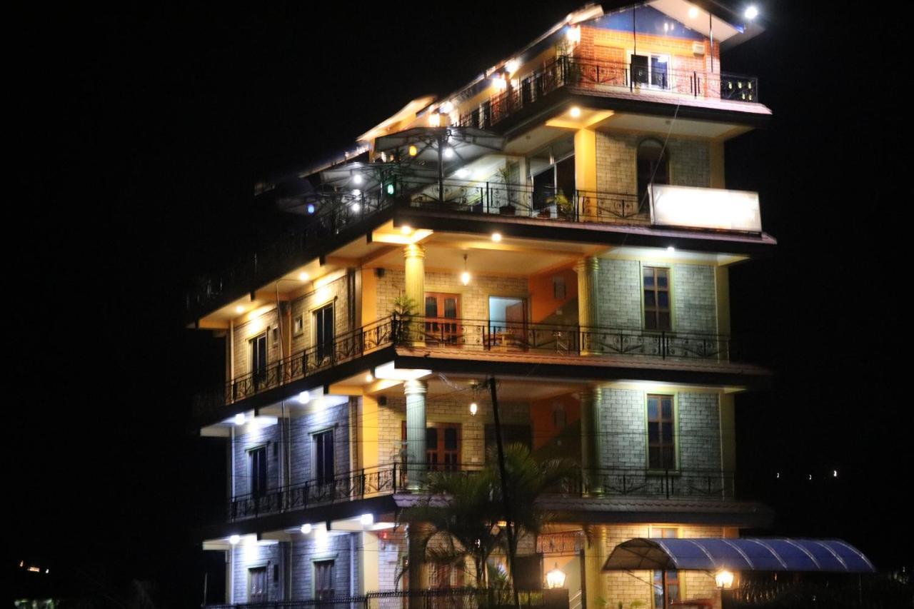 Hotel Young's Stupa Ranipauwa Bagian luar foto