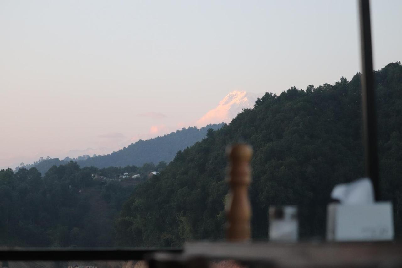 Hotel Young's Stupa Ranipauwa Bagian luar foto