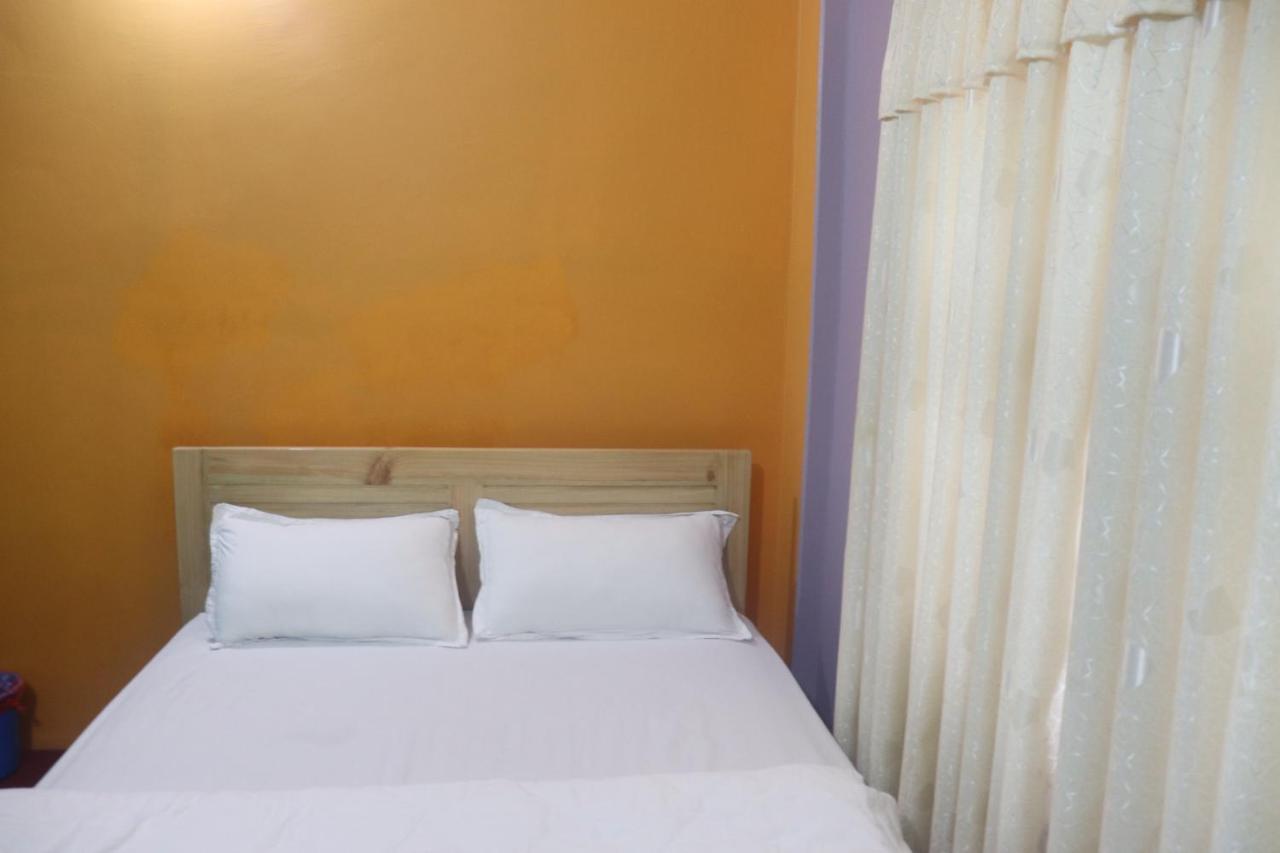 Hotel Young's Stupa Ranipauwa Bagian luar foto